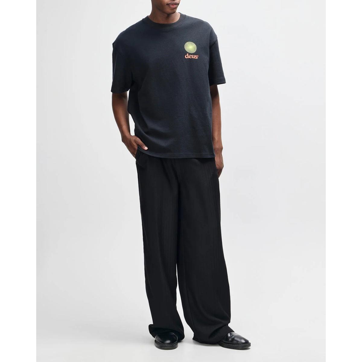 Strata Tee Deus