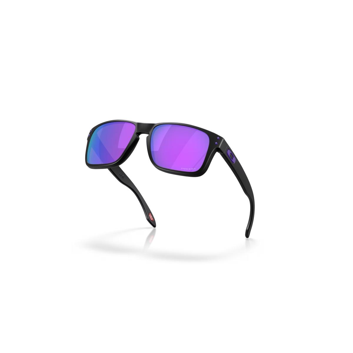 Holbrook S Oakley