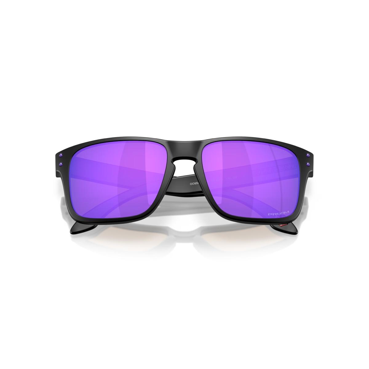 Holbrook S Oakley