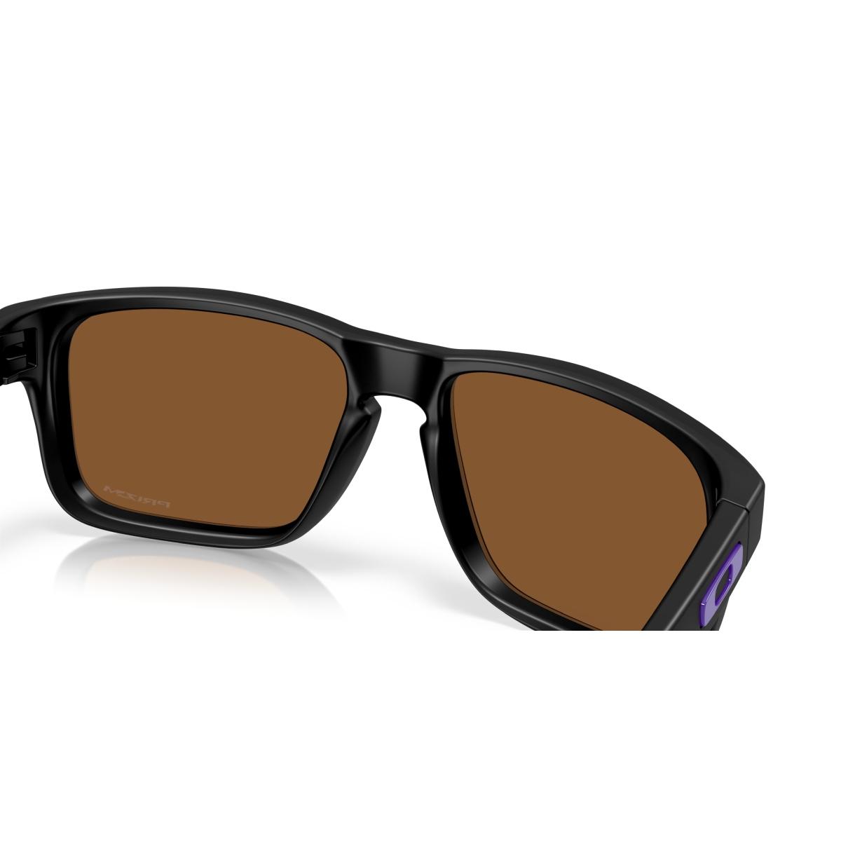 Holbrook S Oakley