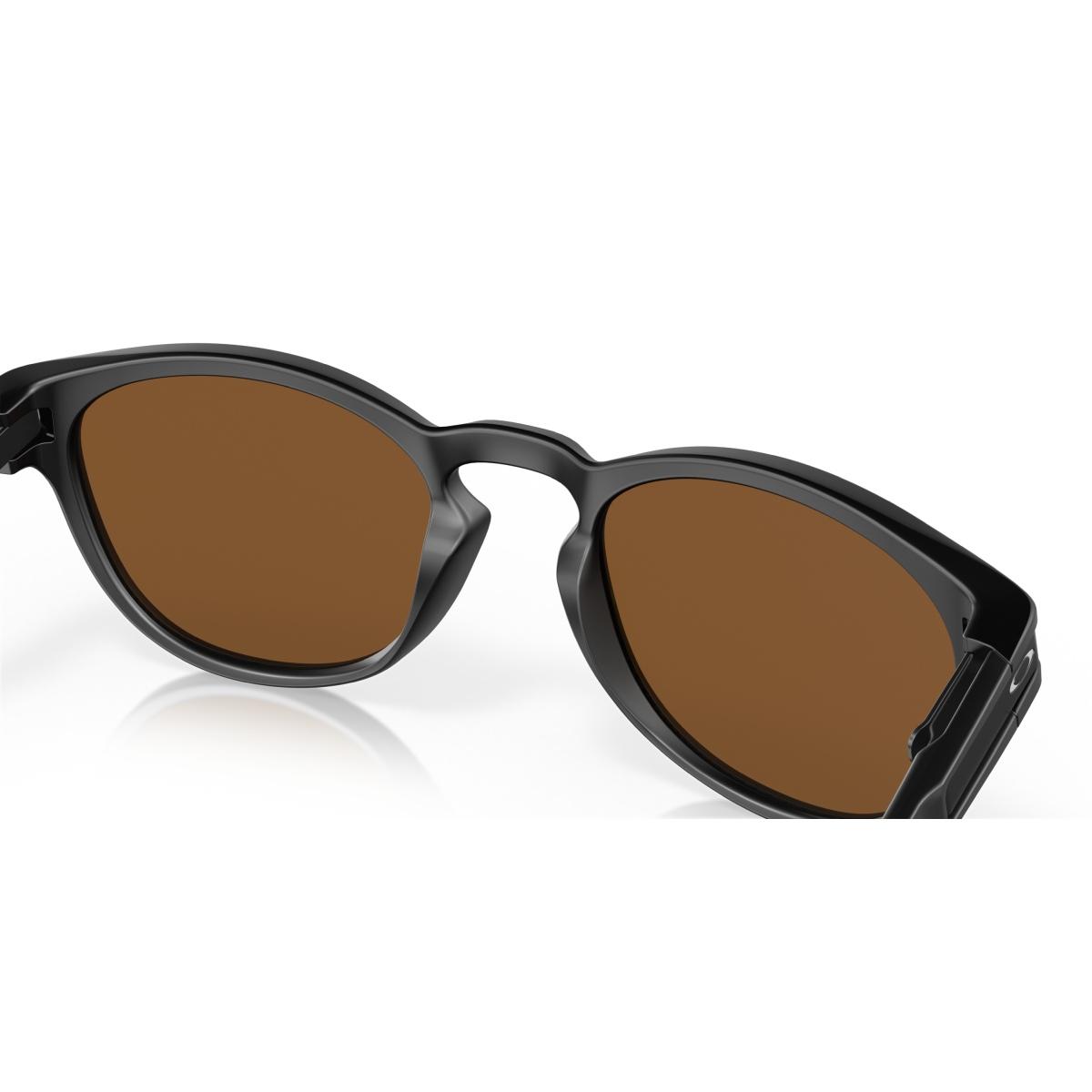 Latch Oakley