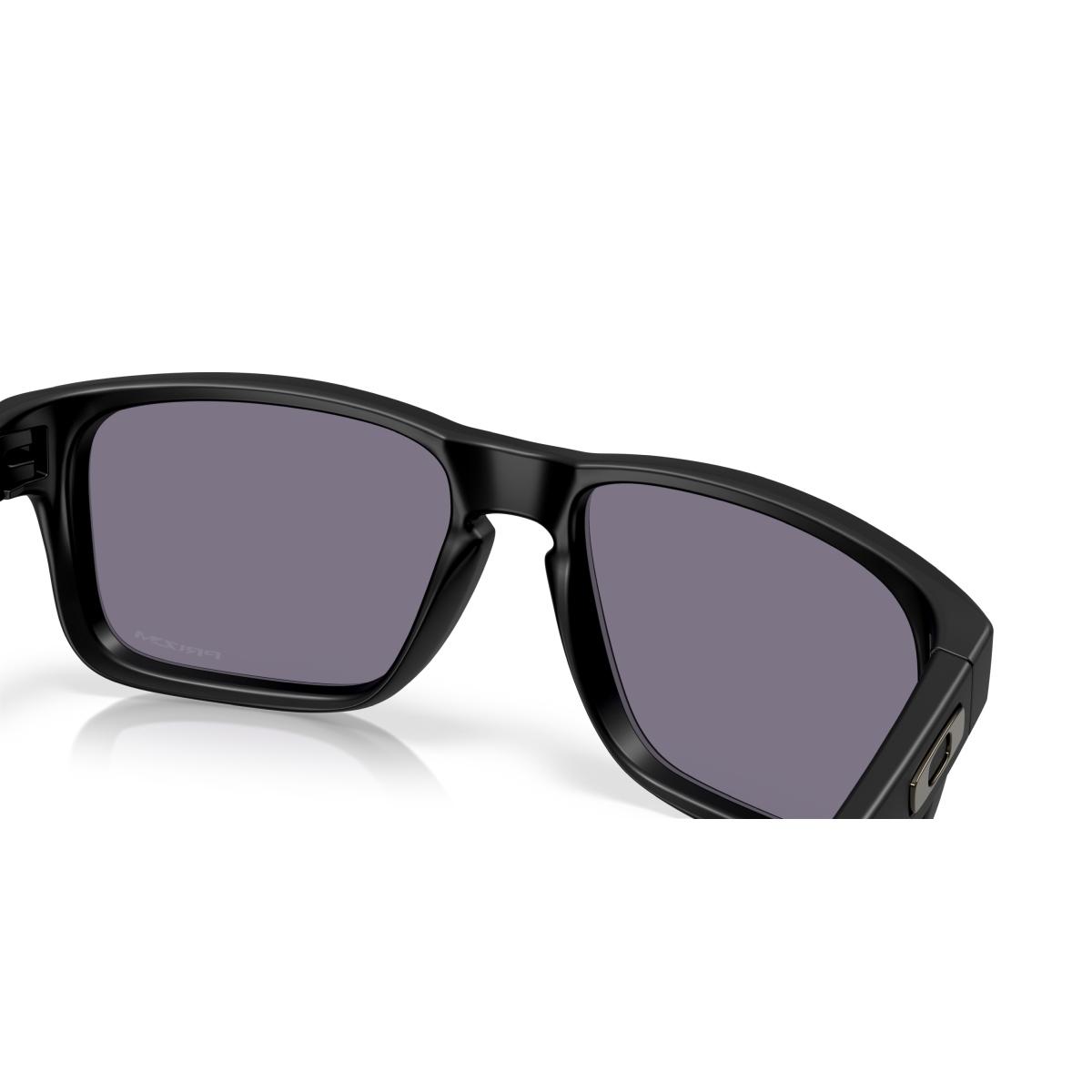 Holbrook S Oakley