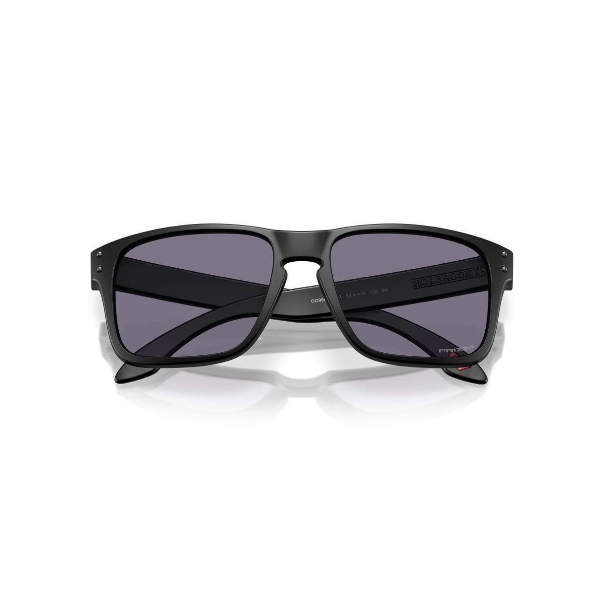 Holbrook S Oakley