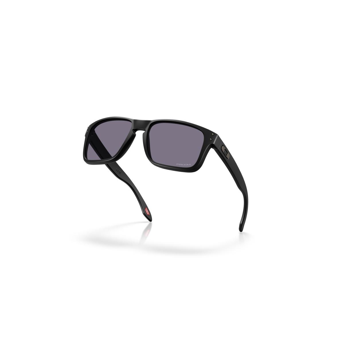 Holbrook S Oakley
